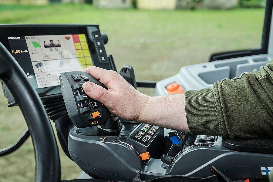 Valtra Fahrhebel bei Traktoren mit Versu-Getriebe