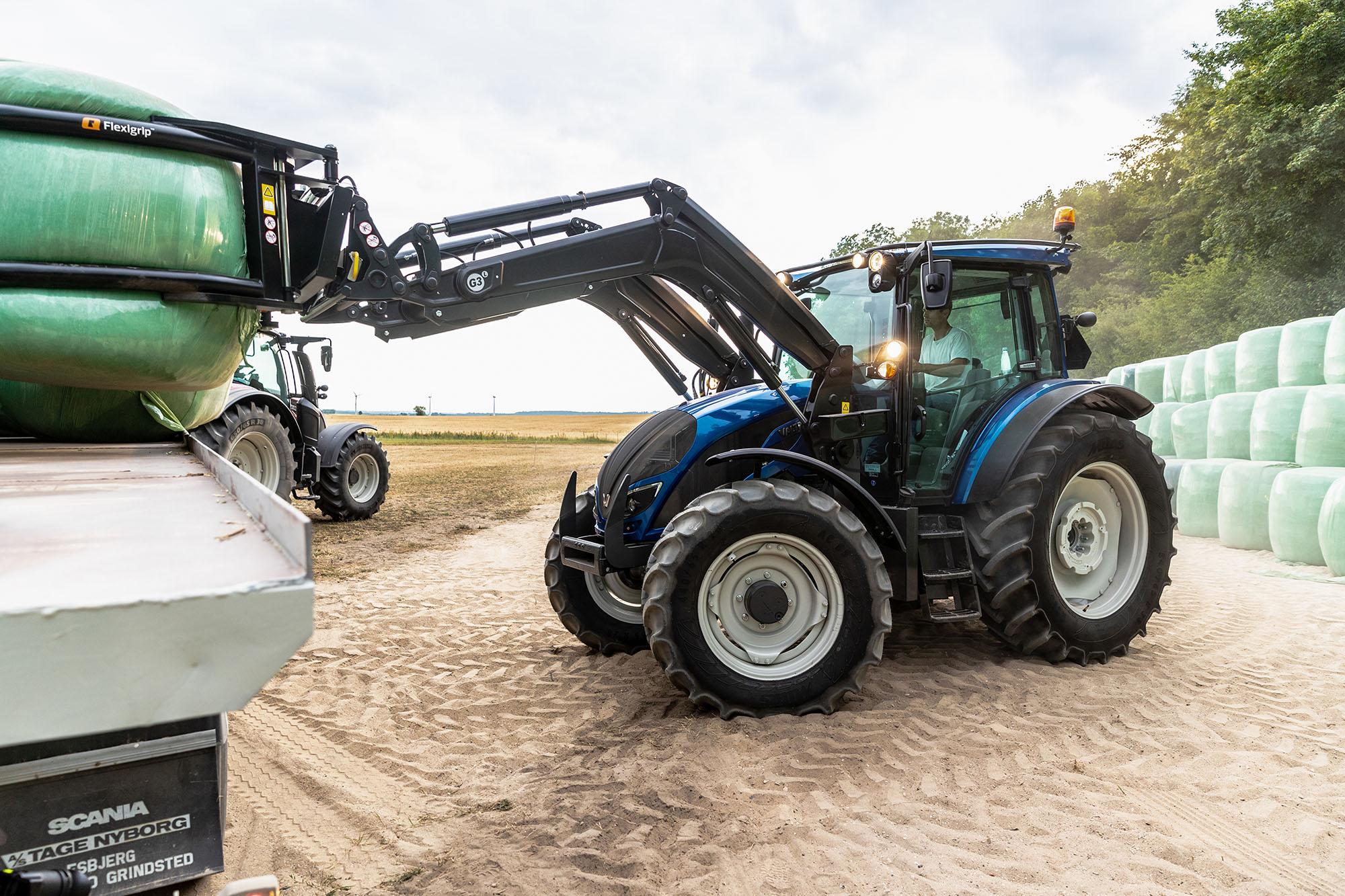 Valtra A-Serie HiTech 4 mit Frontlader